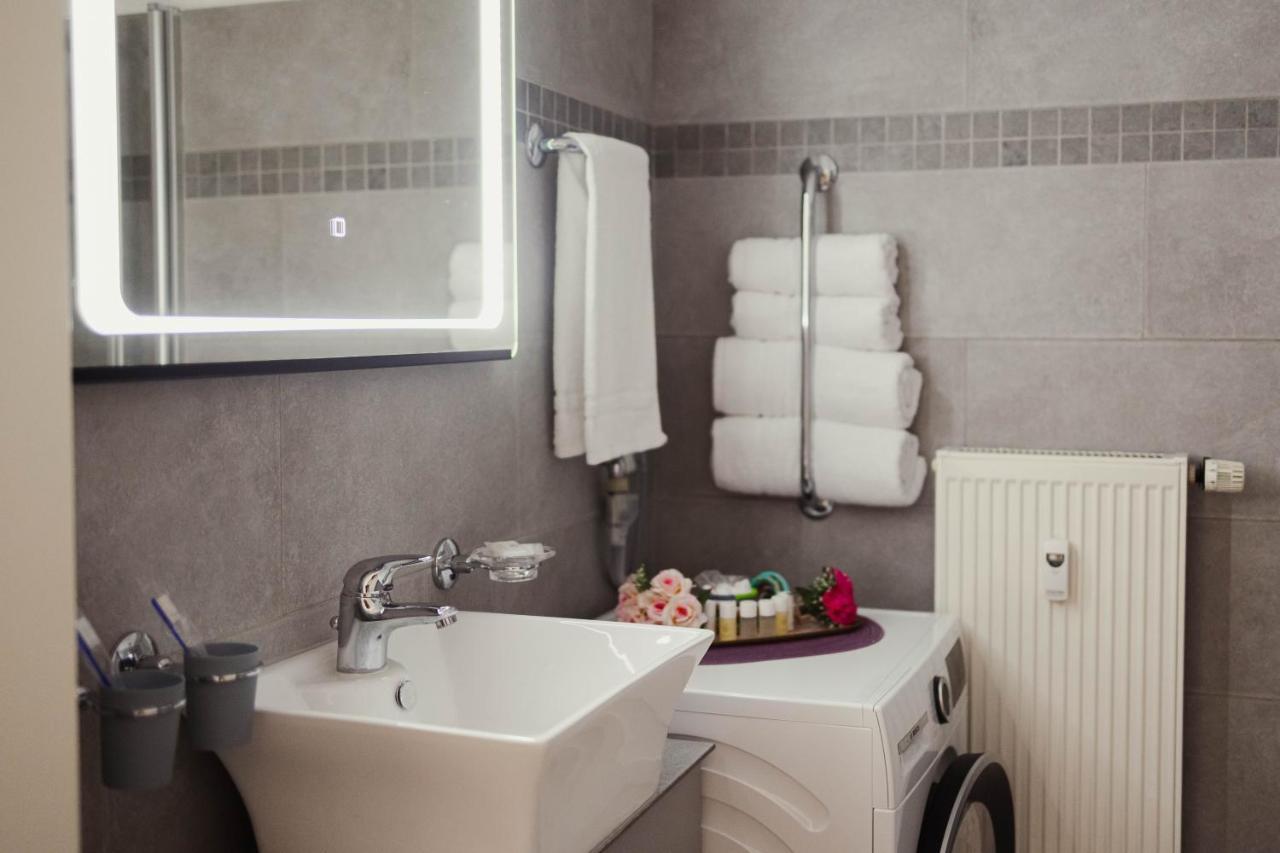 Exklusive Ferienwohnung Arthur In Zentraler Bestlage Von Zeitz! Vollausgestattet, Fahrstuhl, Magenta-Tv, Highspeed Wlan Exterior foto